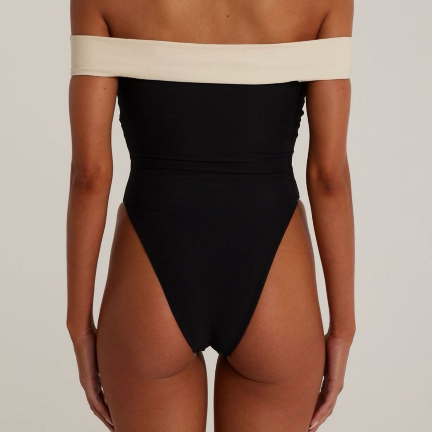 Schulterfreier Monokini